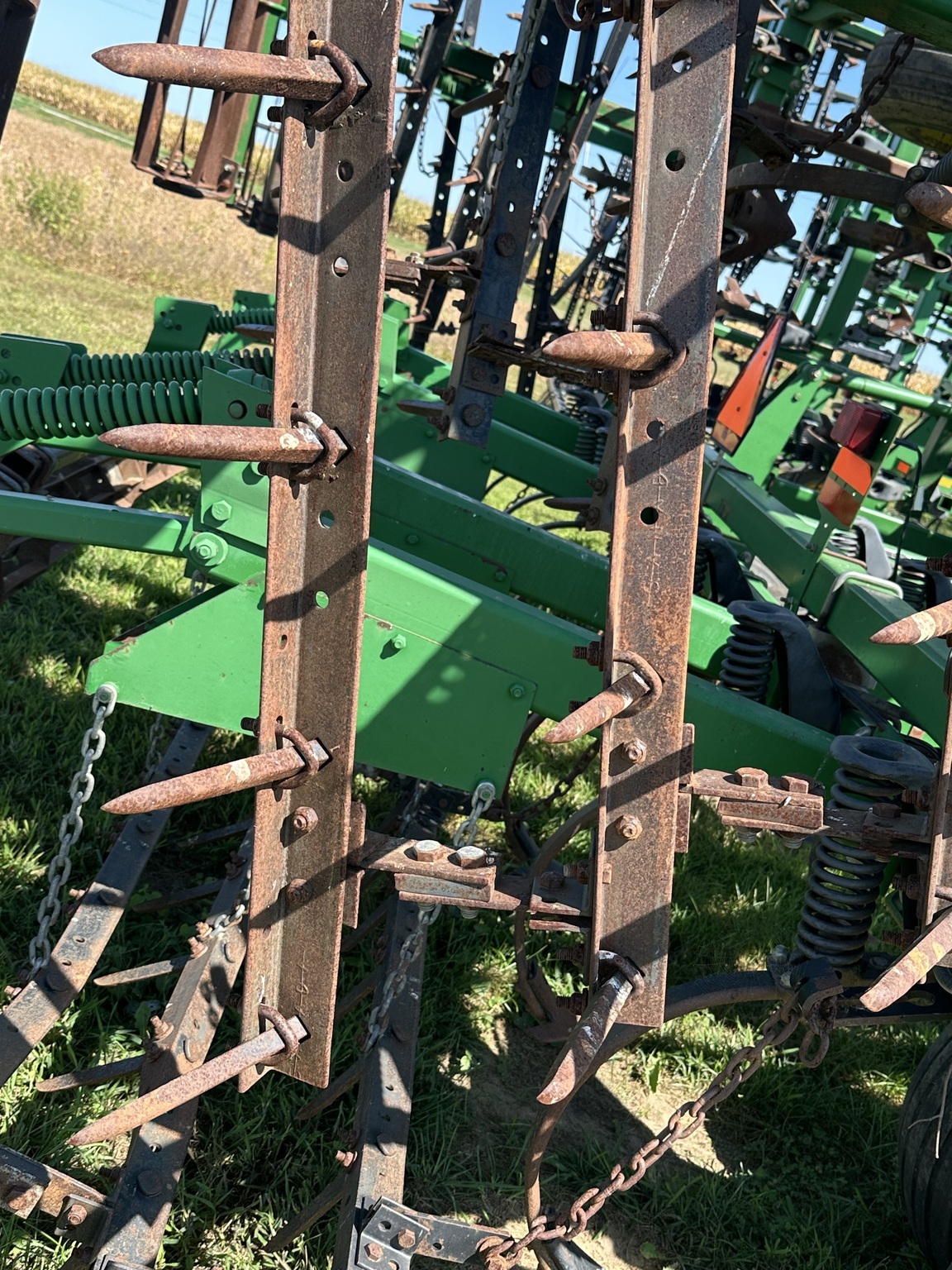 2005 John Deere 2210 Field Cultivator