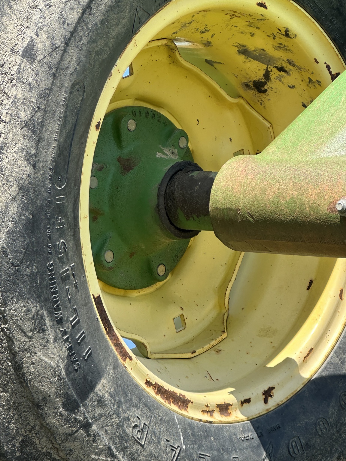2005 John Deere 2210 Field Cultivator