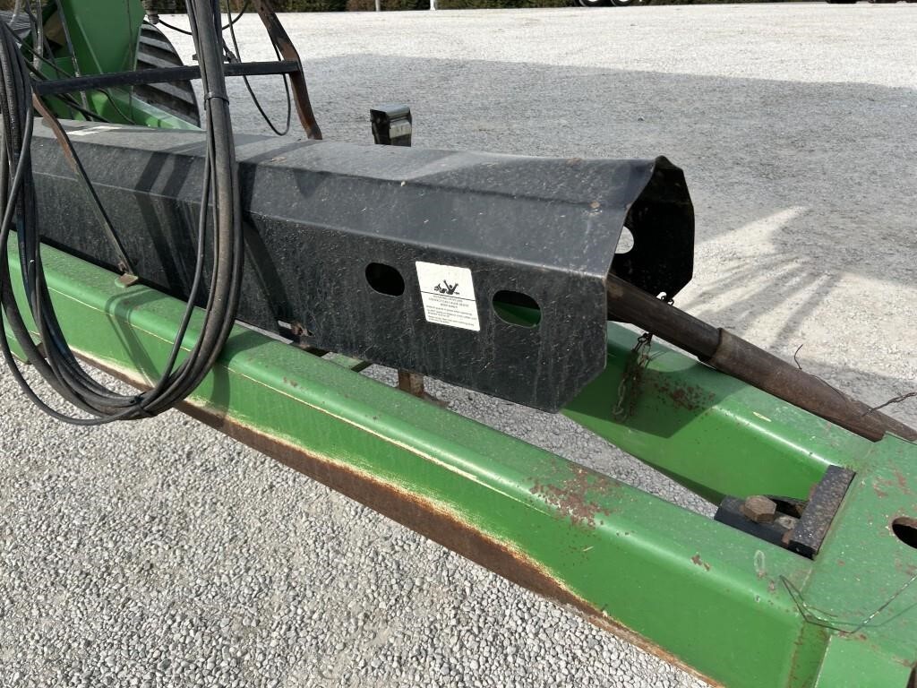2011 J&M 1326-22T Grain Cart