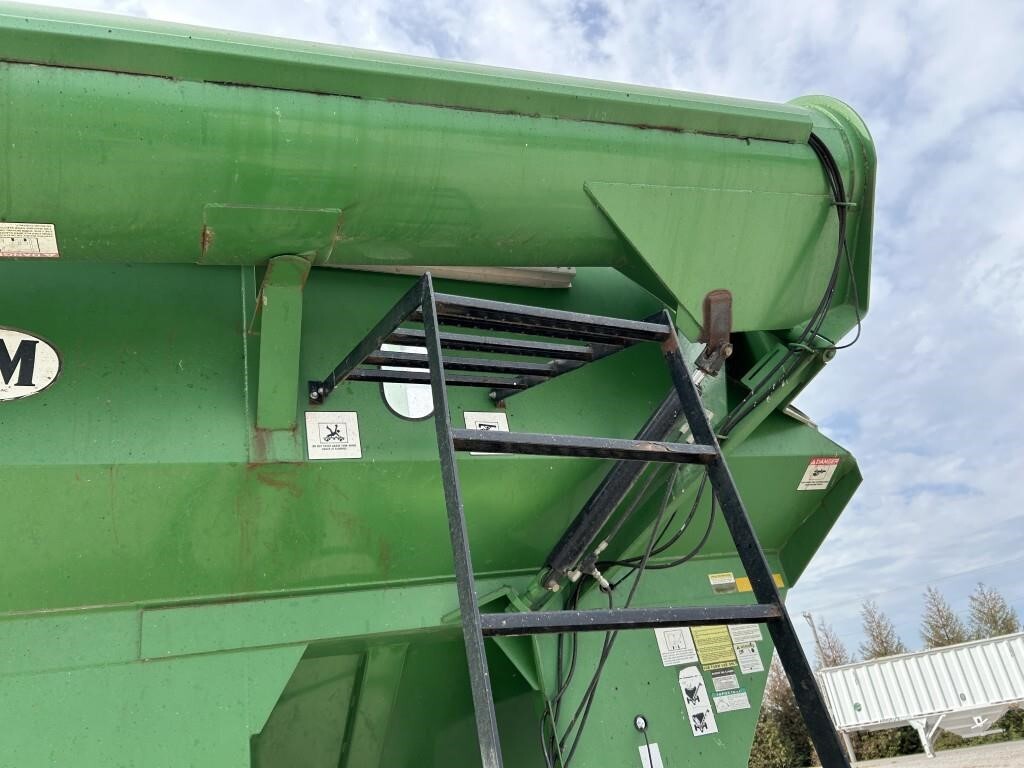 2011 J&M 1326-22T Grain Cart
