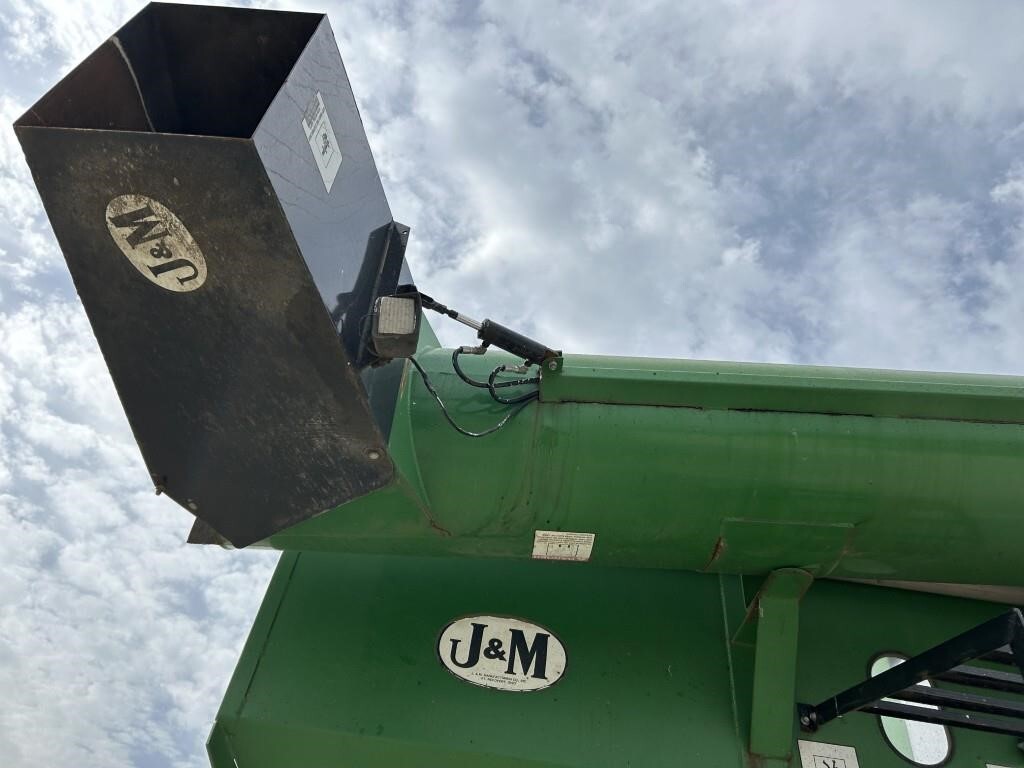 2011 J&M 1326-22T Grain Cart