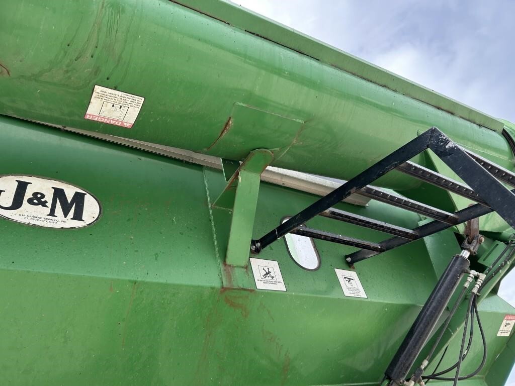 2011 J&M 1326-22T Grain Cart