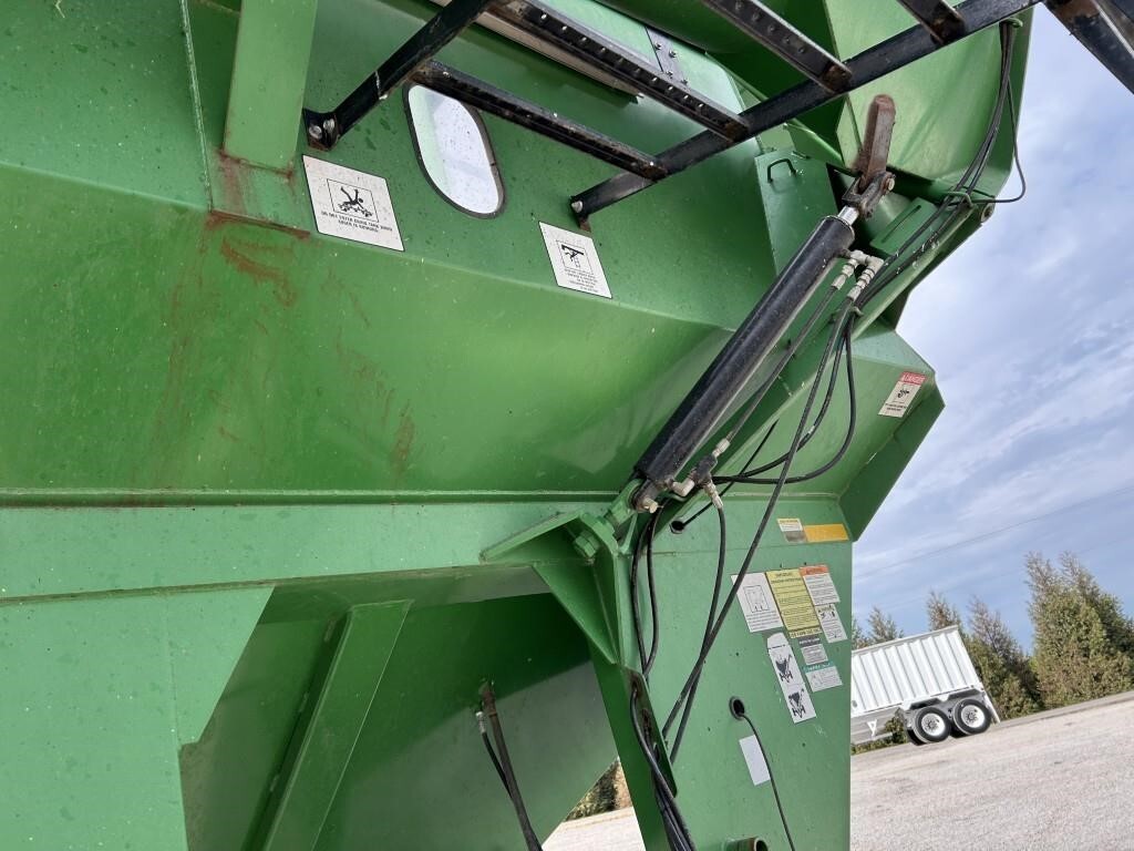 2011 J&M 1326-22T Grain Cart