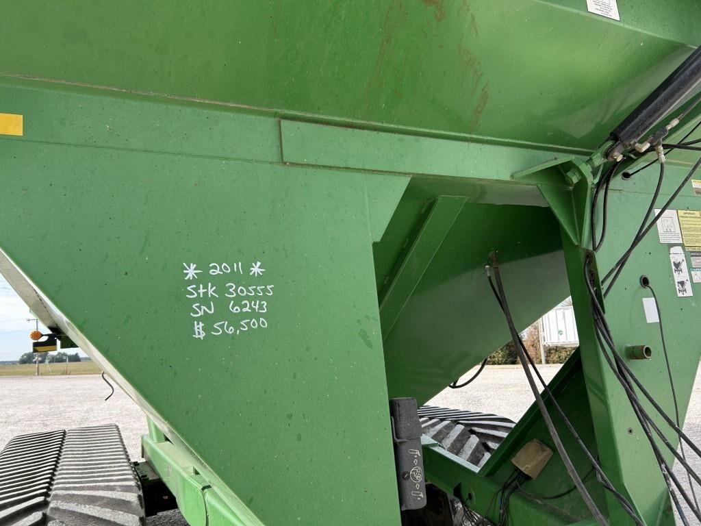 2011 J&M 1326-22T Grain Cart