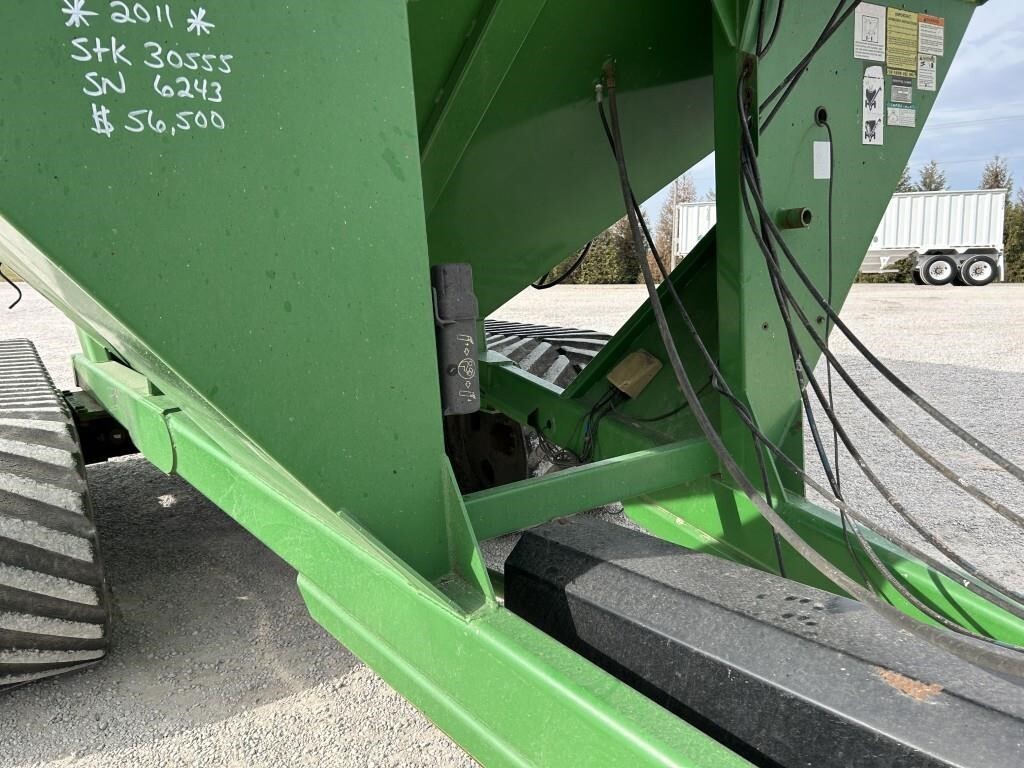2011 J&M 1326-22T Grain Cart