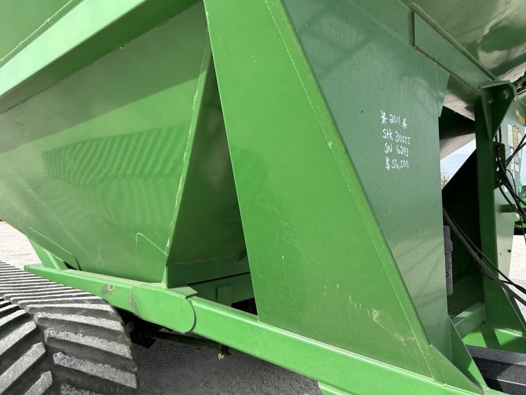 2011 J&M 1326-22T Grain Cart
