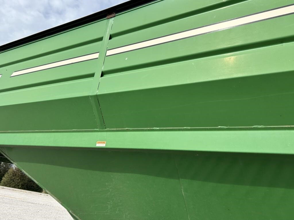 2011 J&M 1326-22T Grain Cart