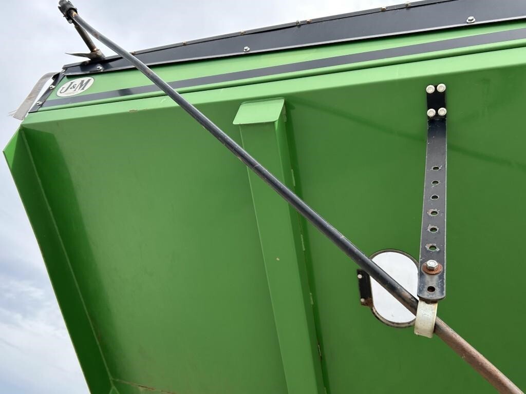 2011 J&M 1326-22T Grain Cart