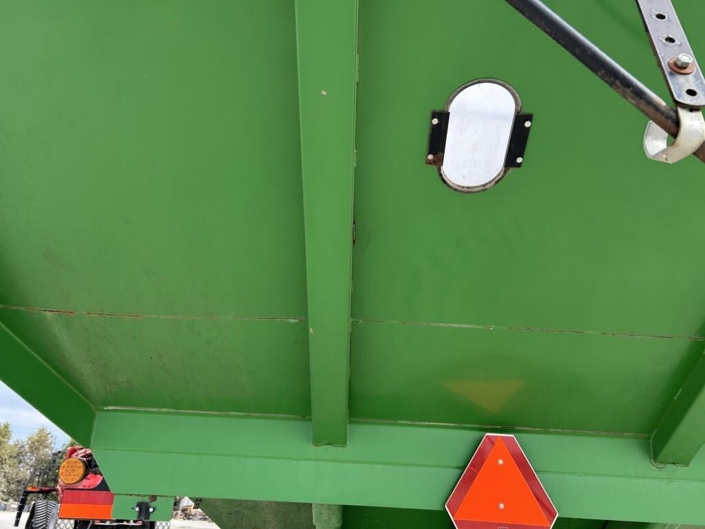 2011 J&M 1326-22T Grain Cart