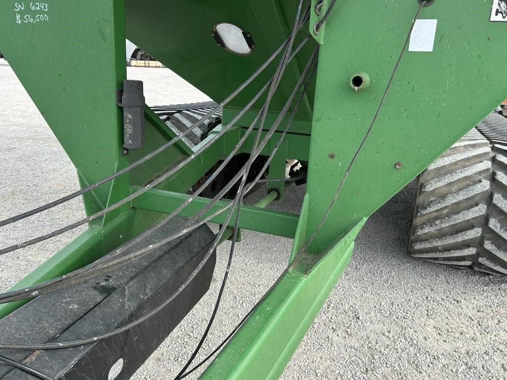 2011 J&M 1326-22T Grain Cart