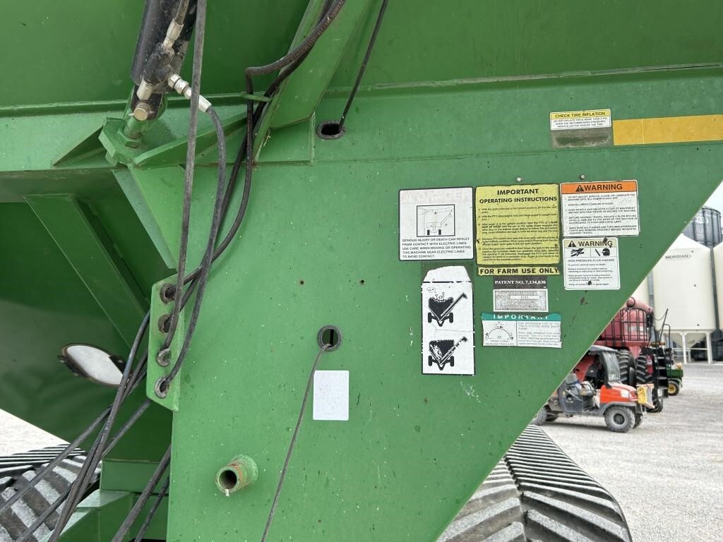 2011 J&M 1326-22T Grain Cart