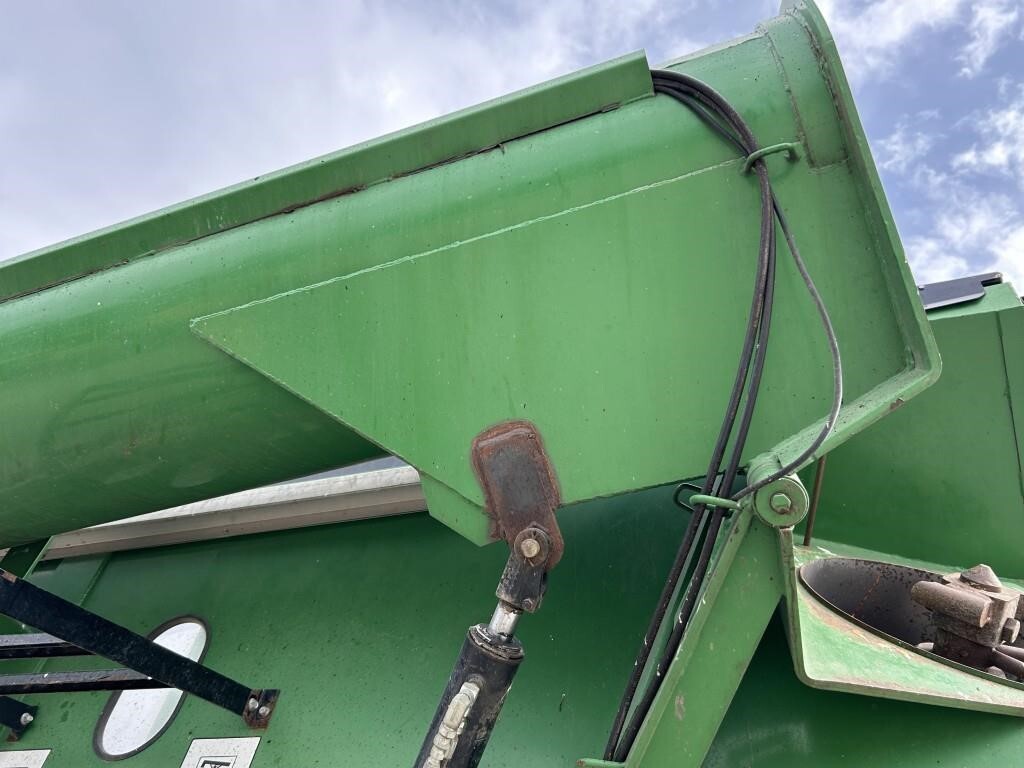 2011 J&M 1326-22T Grain Cart