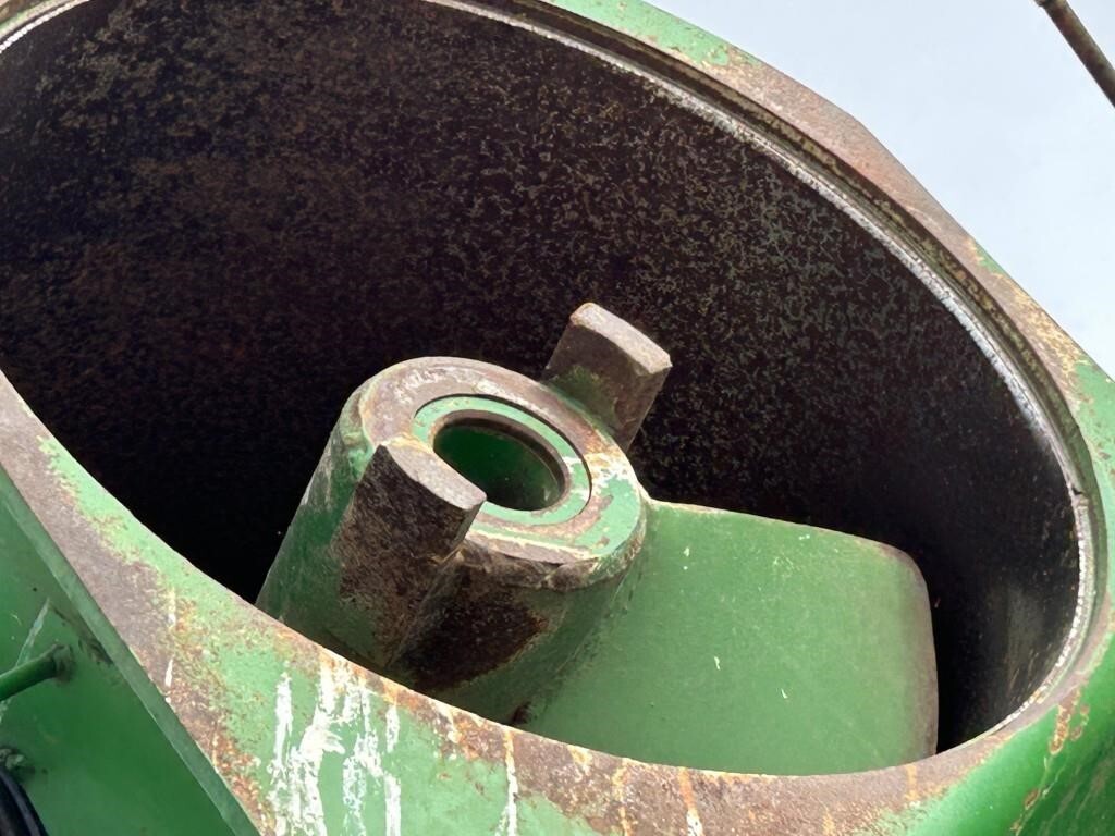 2011 J&M 1326-22T Grain Cart