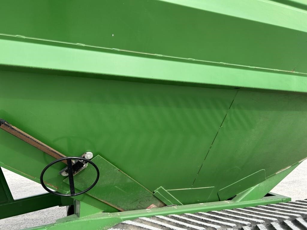 2011 J&M 1326-22T Grain Cart