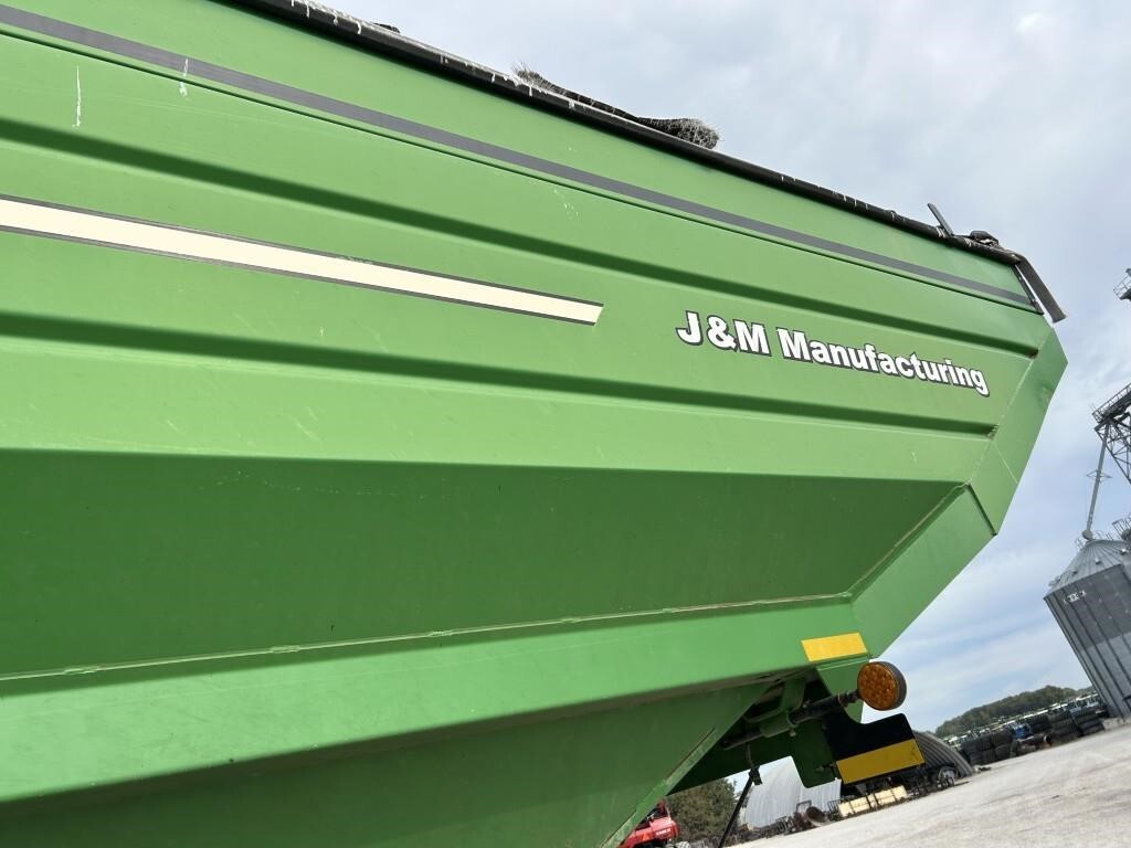 2011 J&M 1326-22T Grain Cart