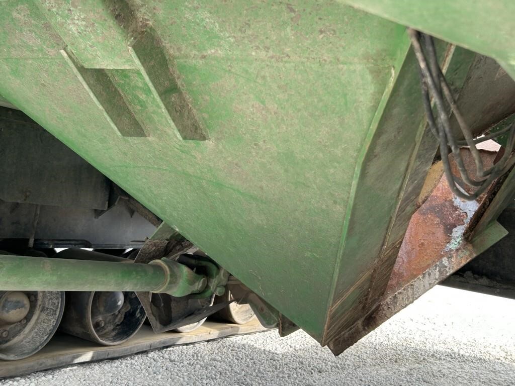 2011 J&M 1326-22T Grain Cart