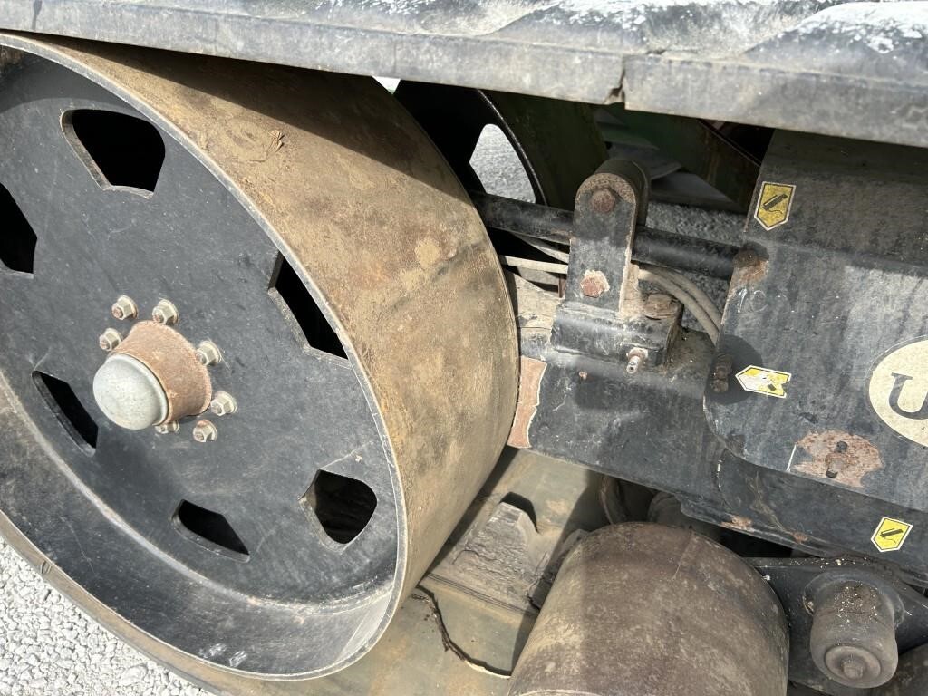 2011 J&M 1326-22T Grain Cart