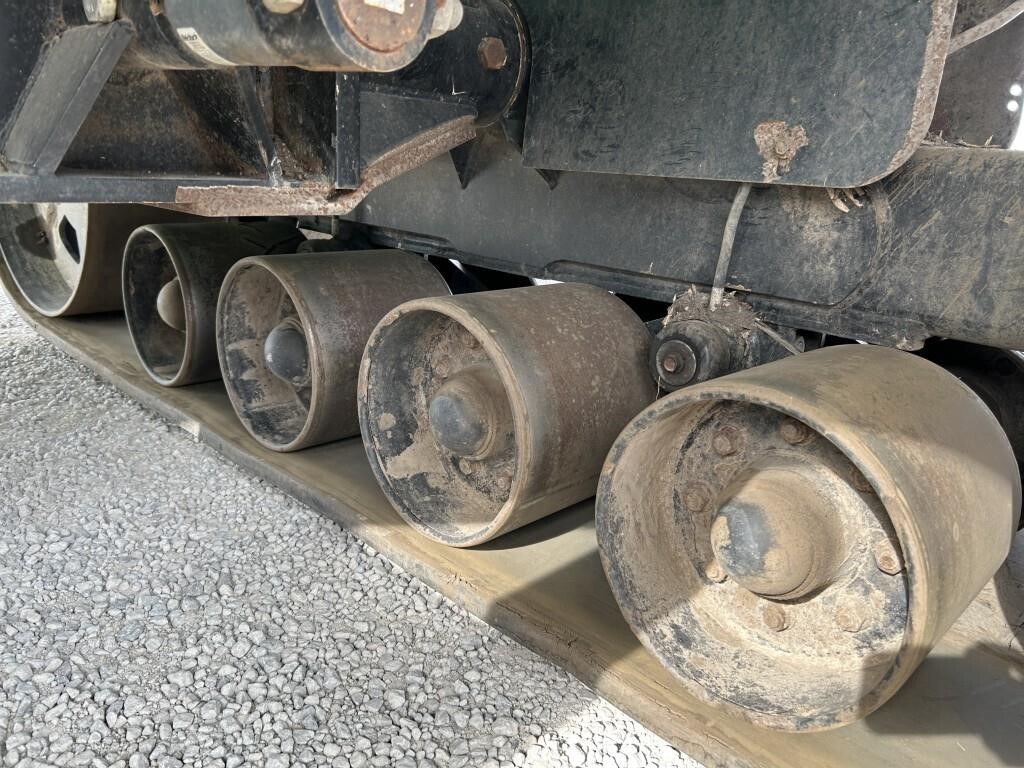 2011 J&M 1326-22T Grain Cart