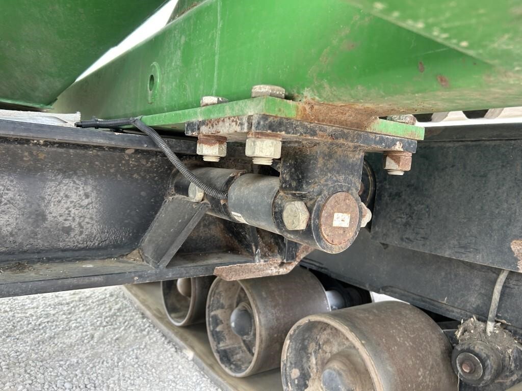 2011 J&M 1326-22T Grain Cart