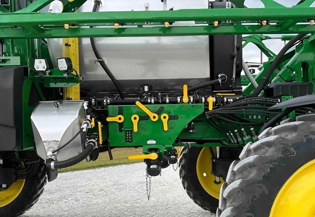 2024 John Deere 410R Self-Propelled Sprayer