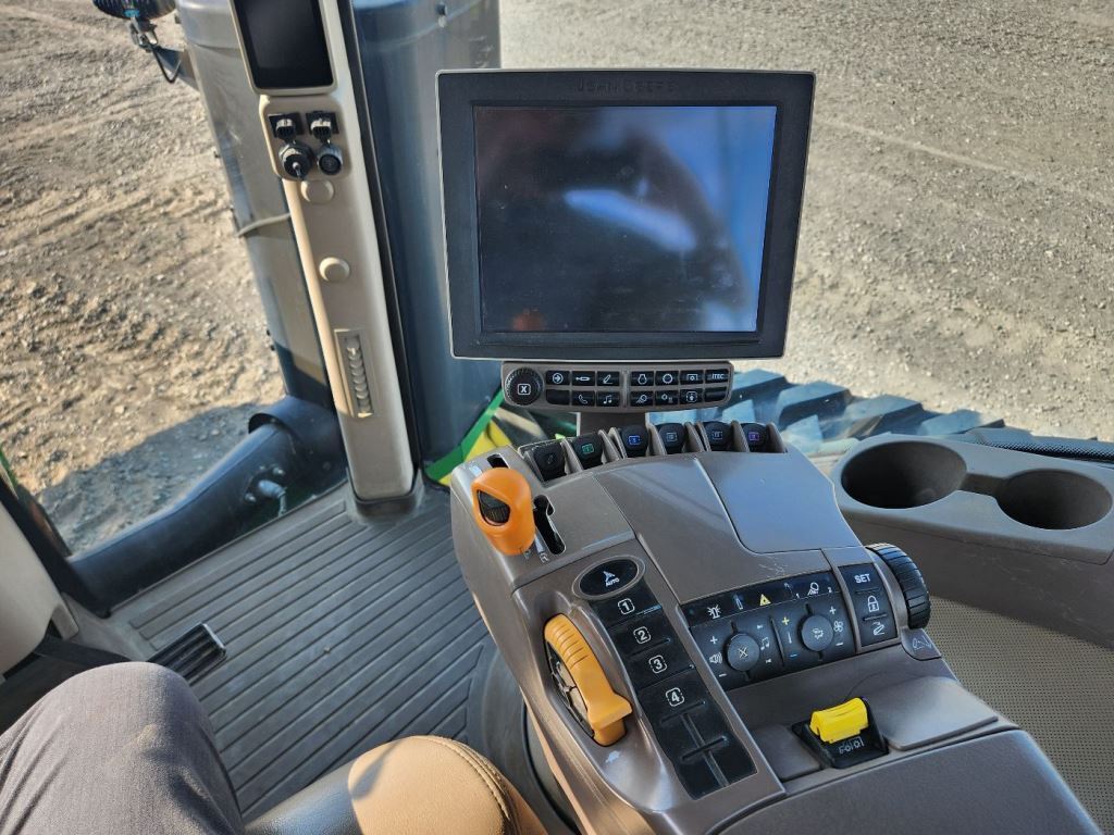 2015 John Deere 8370RT Tractor