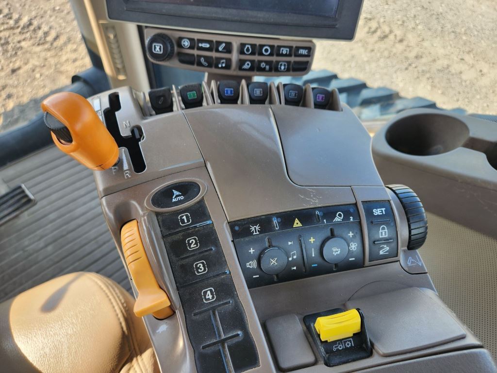 2015 John Deere 8370RT Tractor