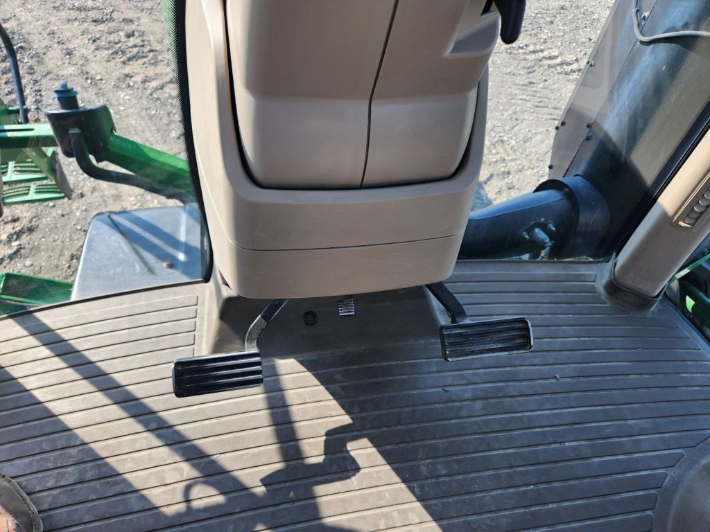 2015 John Deere 8370RT Tractor
