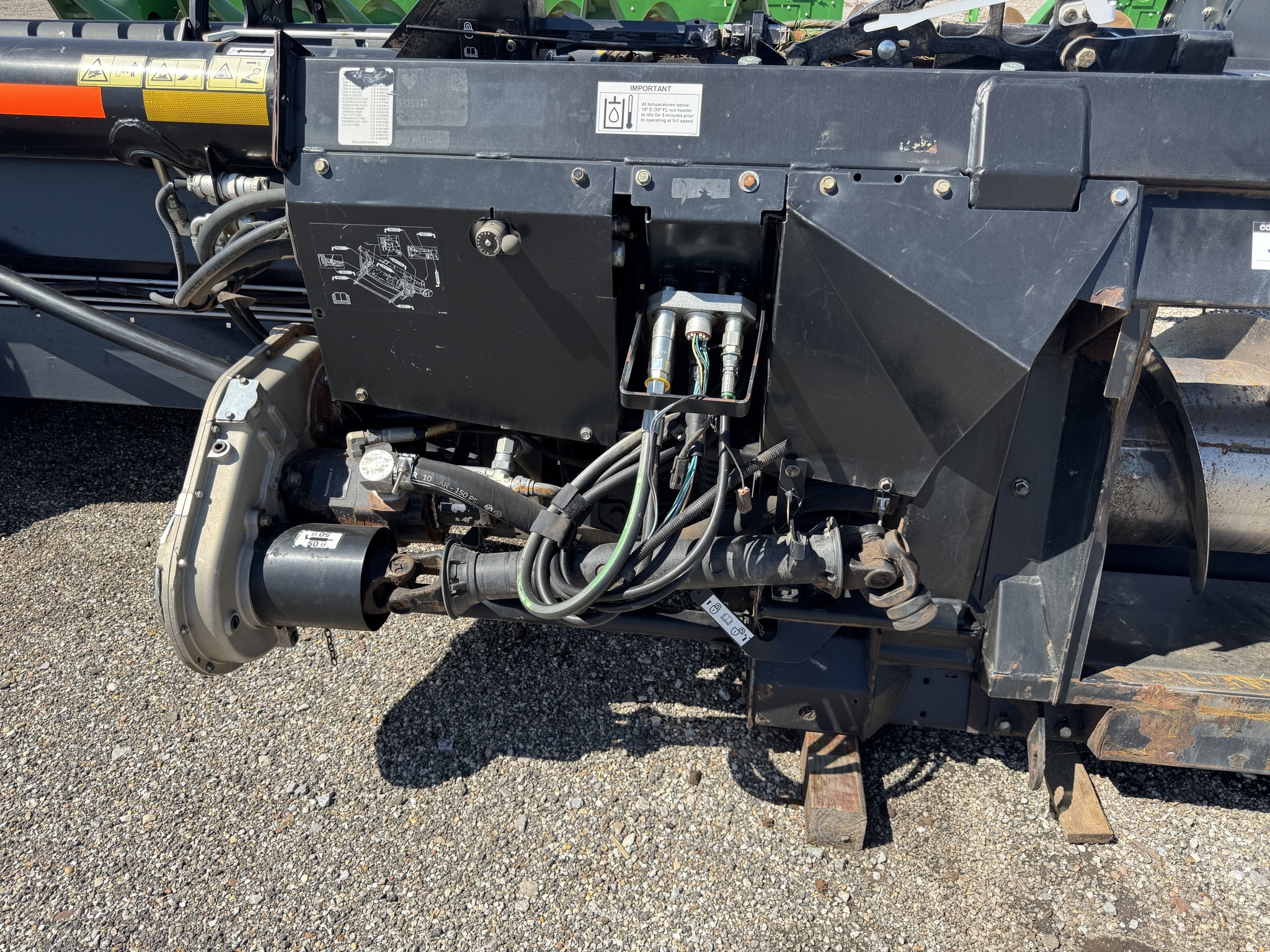 2013 MacDon FD75 Platform