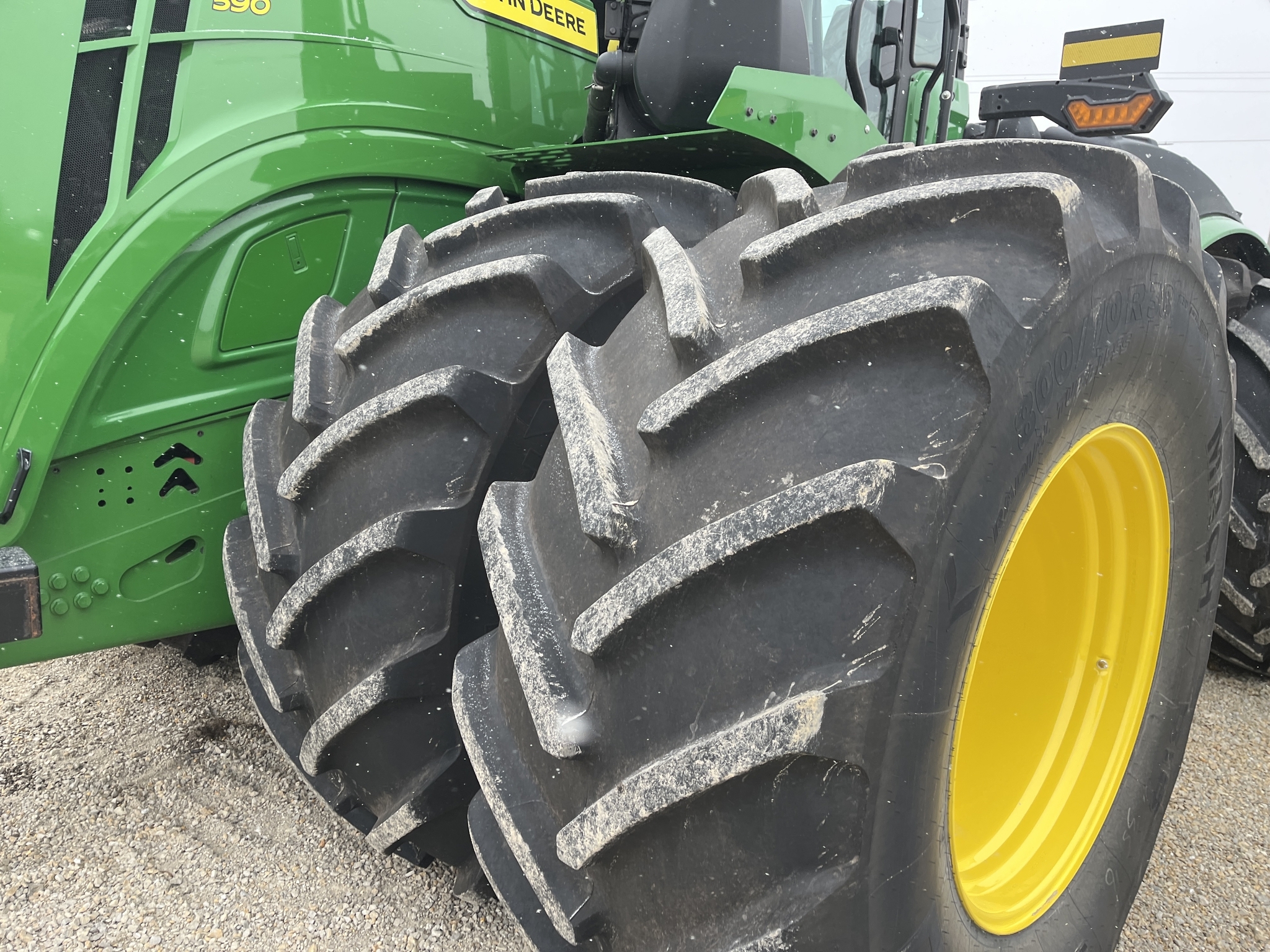 2022 John Deere 9R 590 Tractor