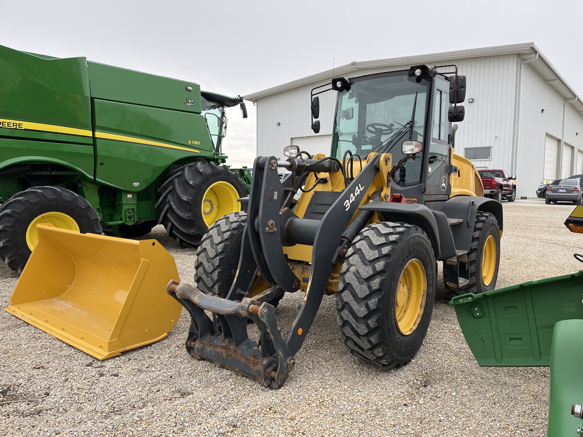 2019 John Deere 344L Front End Loader