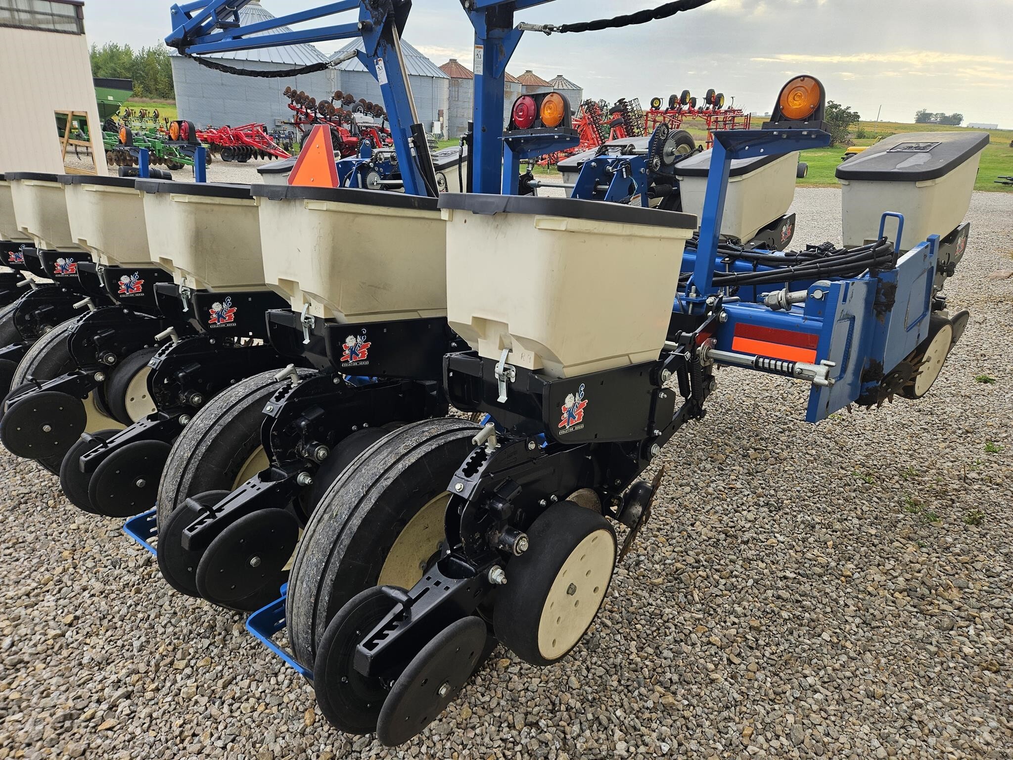 Kinze 3200 Planter