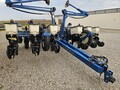  Kinze 3200 Planter