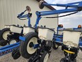  Kinze 3200 Planter