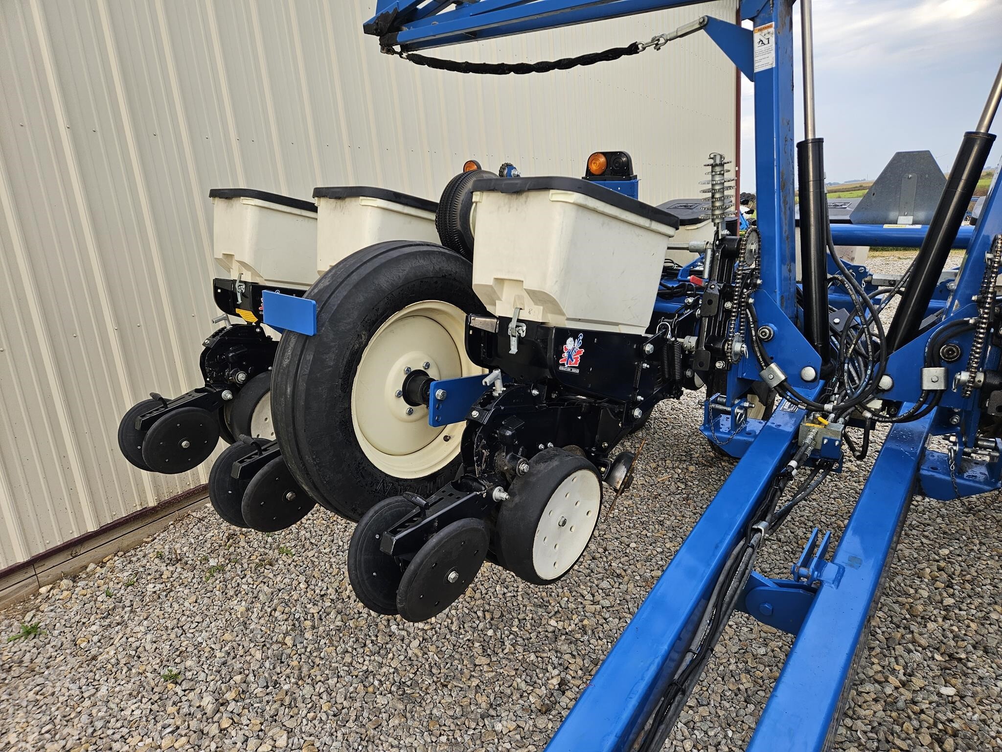  Kinze 3200 Planter
