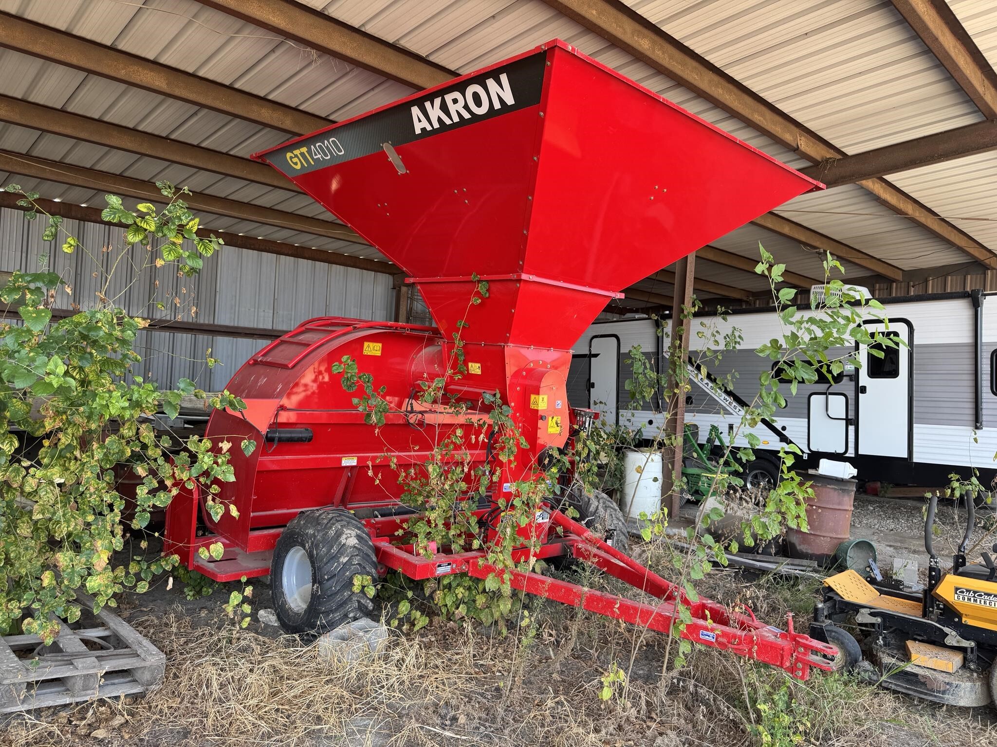  Akron EXG300X Grain Bag Unloader