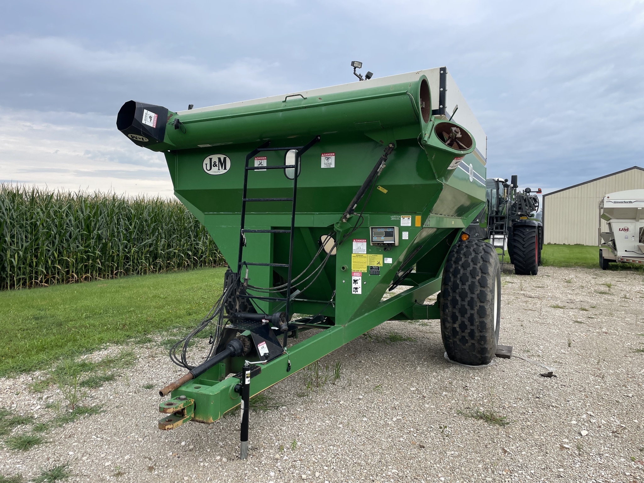  J&M 525-14 Grain Cart