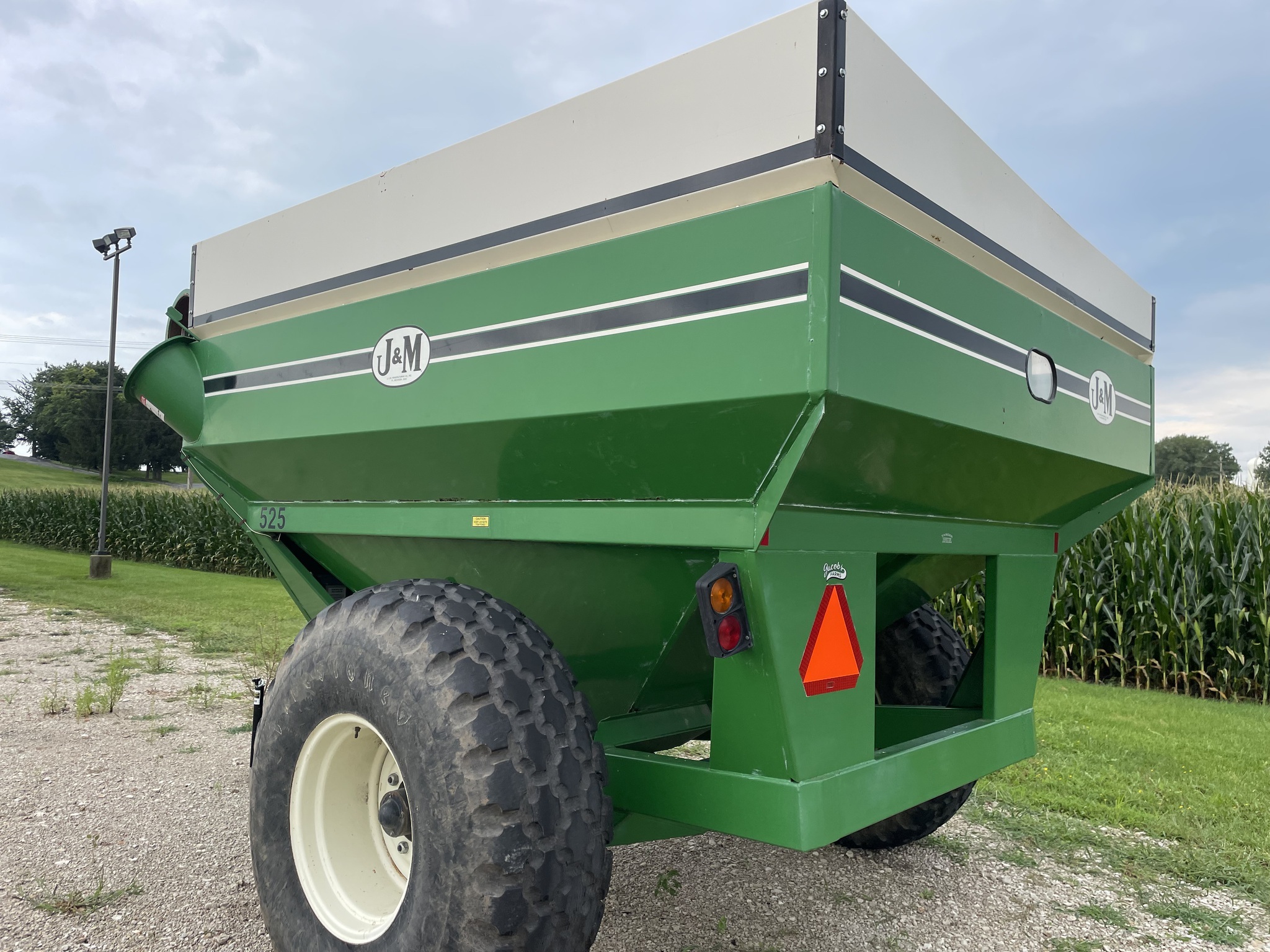  J&M 525-14 Grain Cart