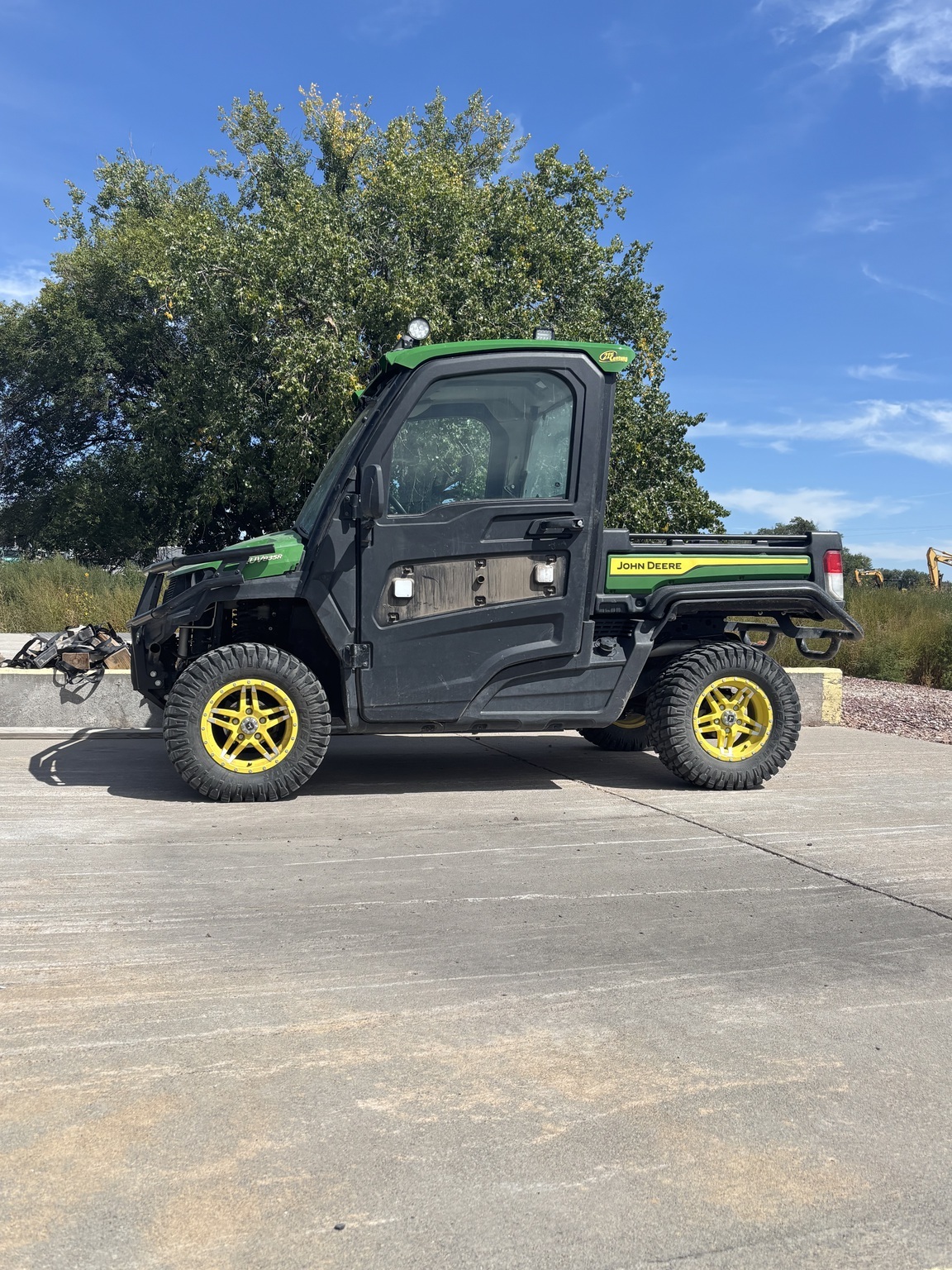 2023 John Deere XUV835R ATVs and Utility Vehicle
