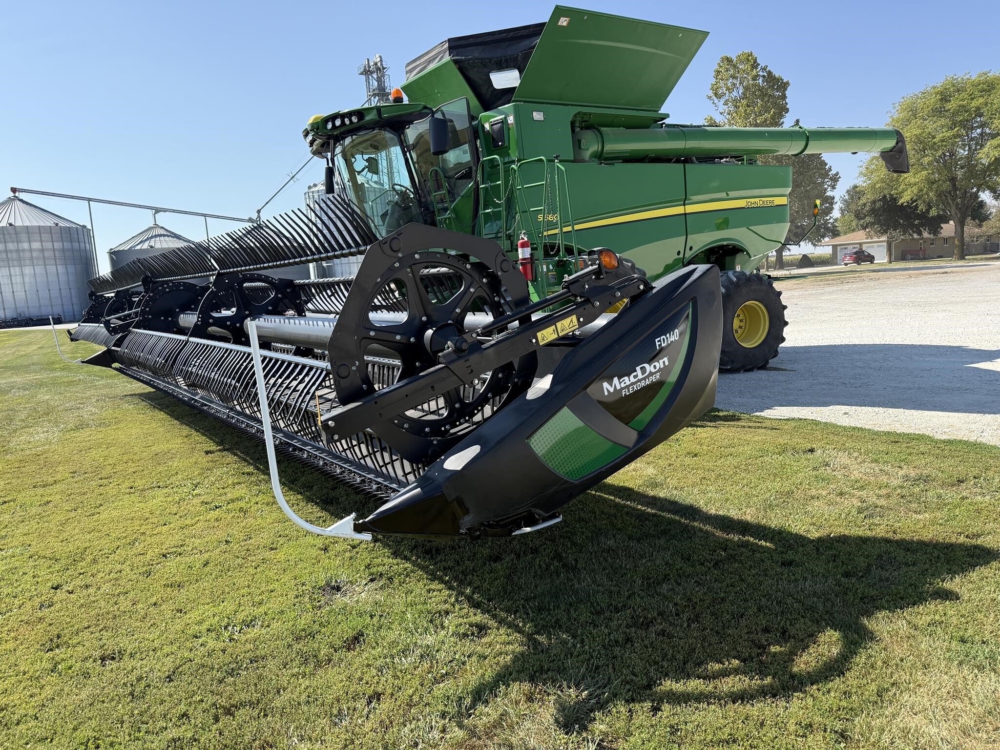 2019 MacDon FD140 Platform