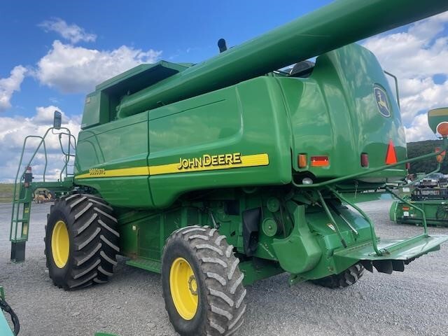 2005 John Deere 9660 STS Combine