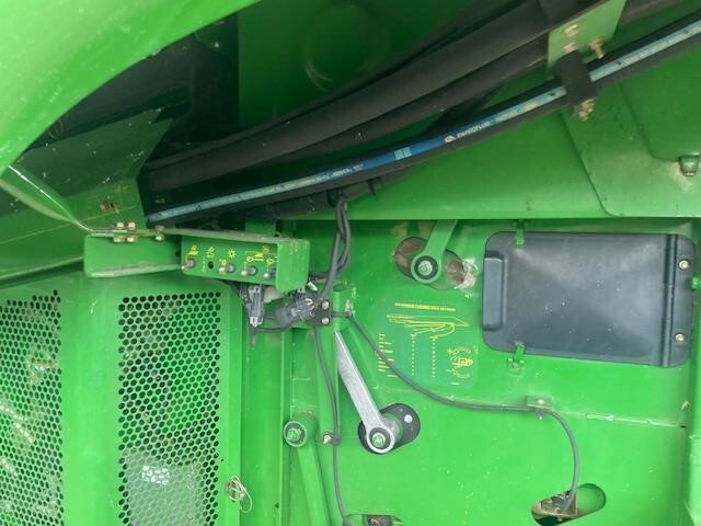 2005 John Deere 9660 STS Combine