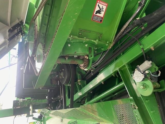 2005 John Deere 9660 STS Combine