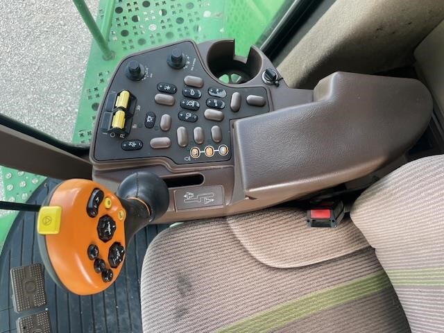 2005 John Deere 9660 STS Combine