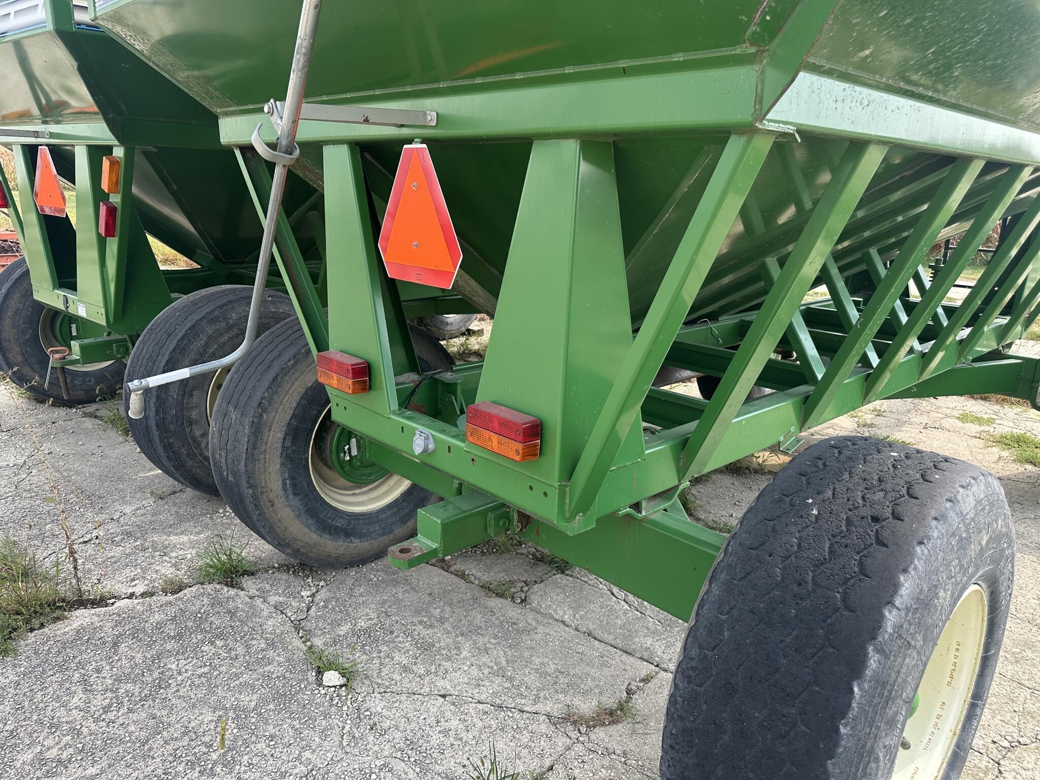 2000 Brent 640 Gravity Wagon