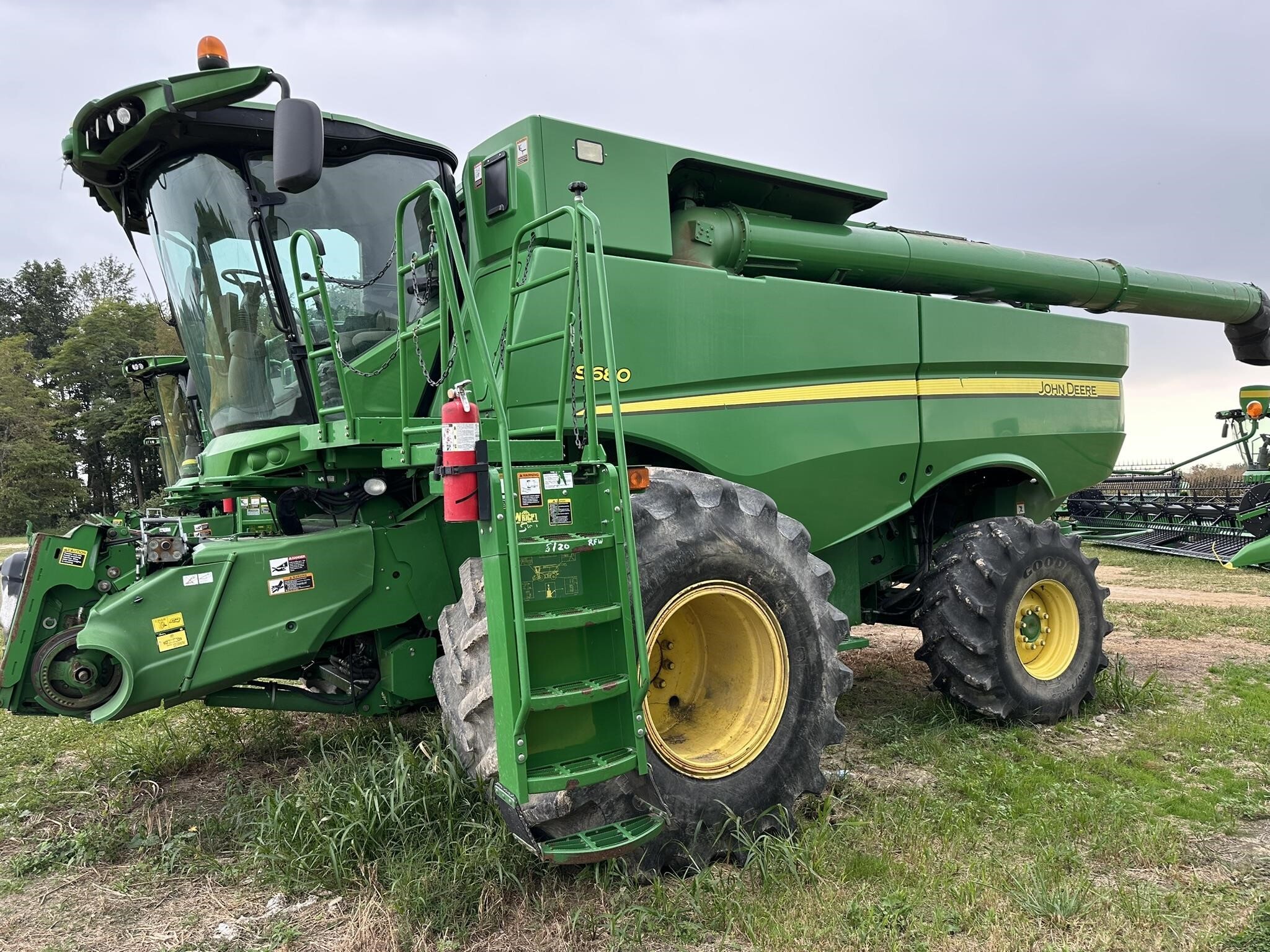 2012 John Deere S680 Combine