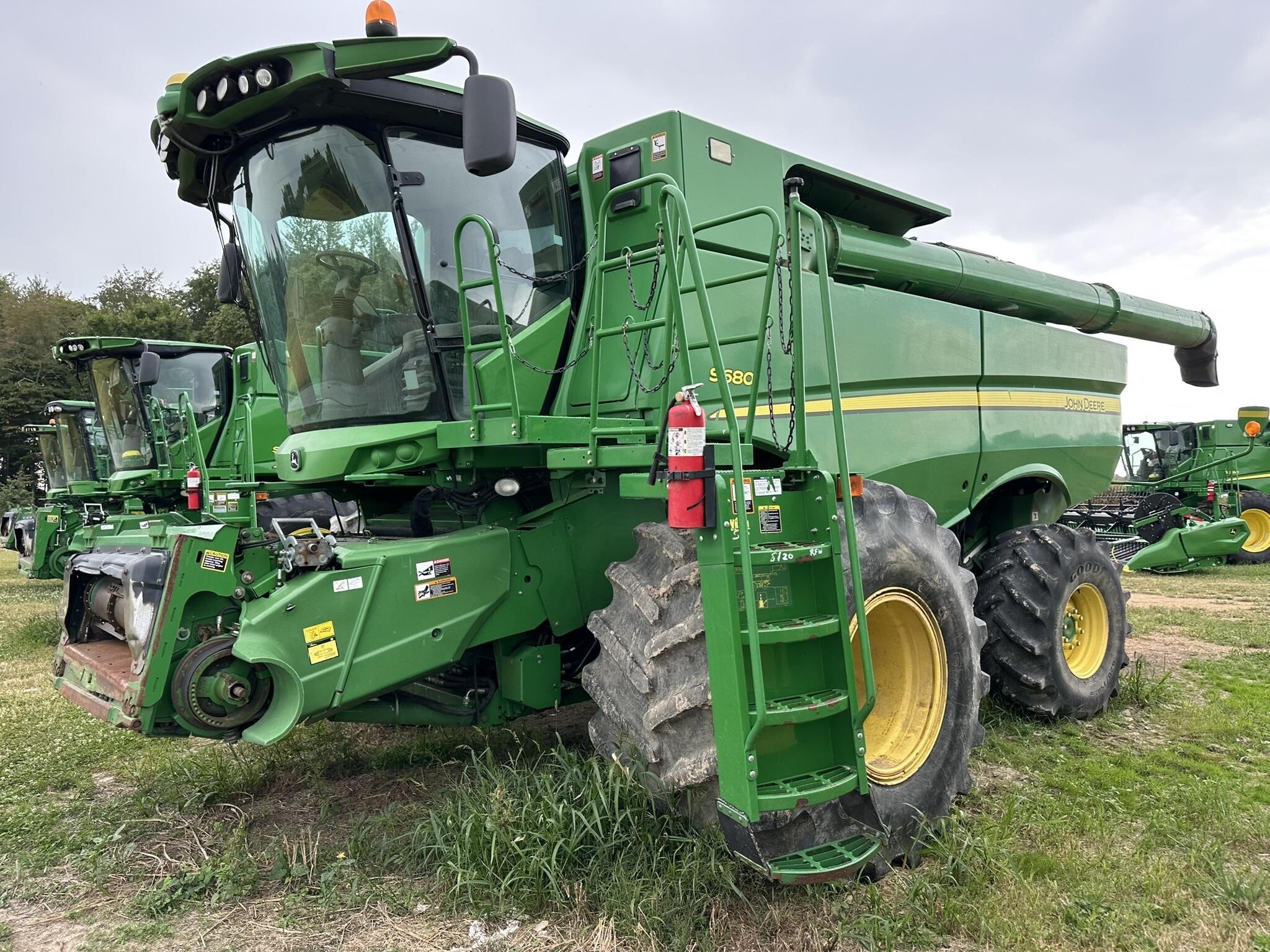 2012 John Deere S680 Combine