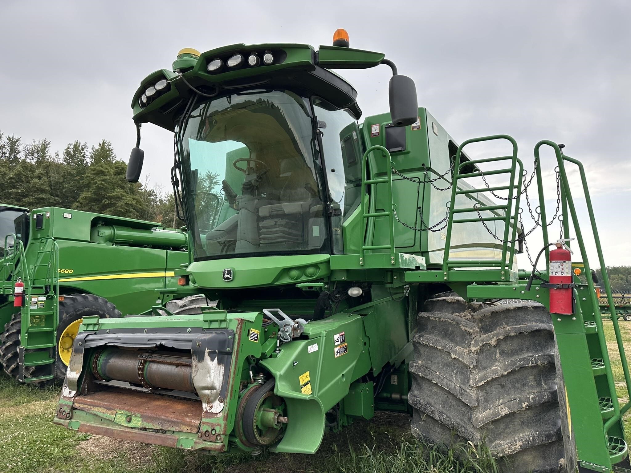2012 John Deere S680 Combine