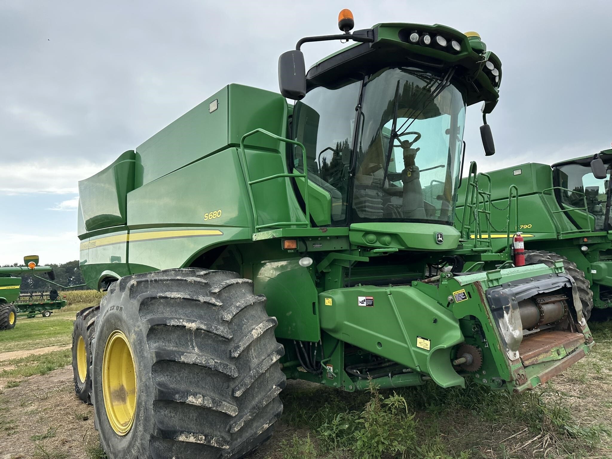 2012 John Deere S680 Combine