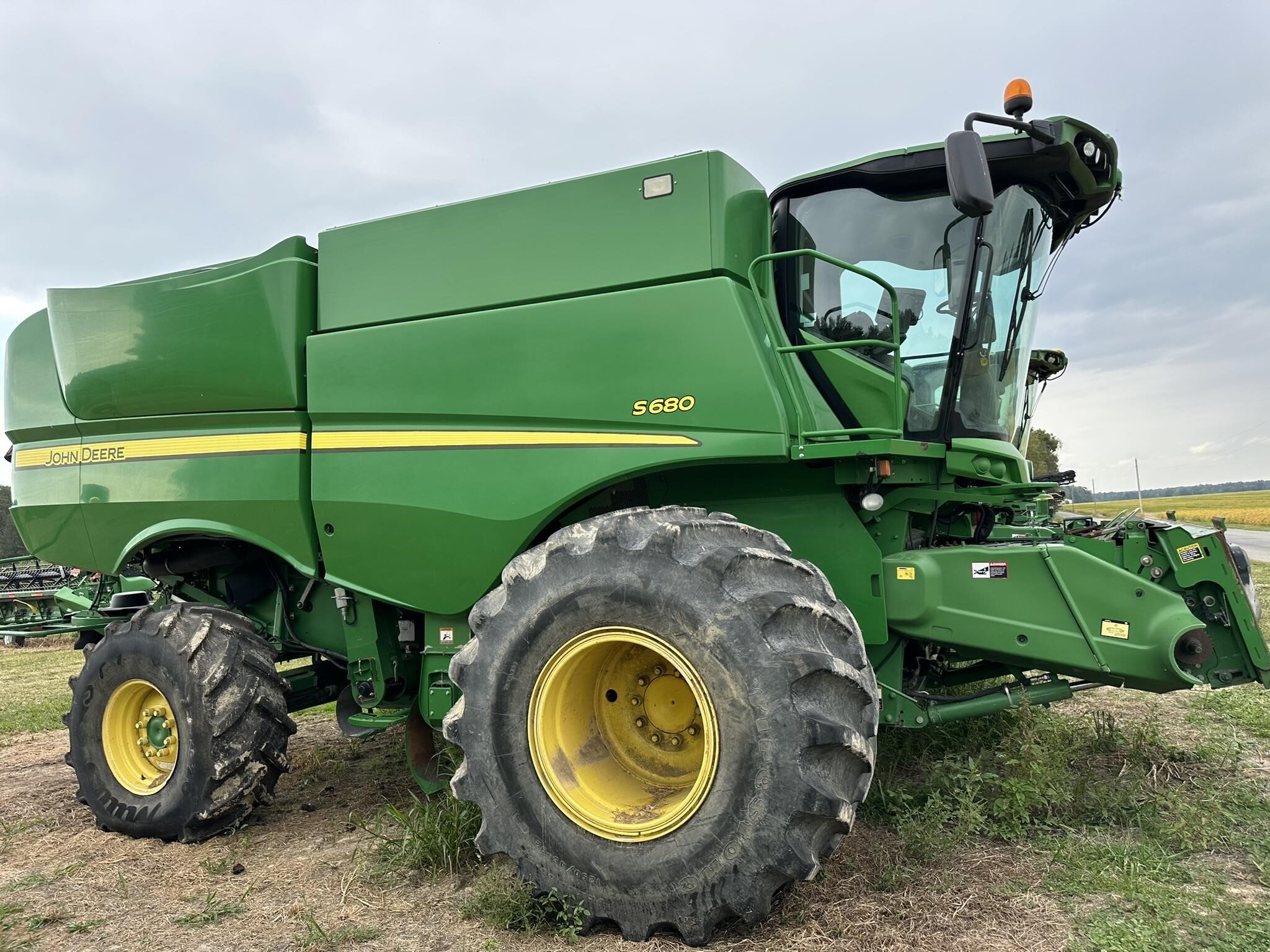 2012 John Deere S680 Combine