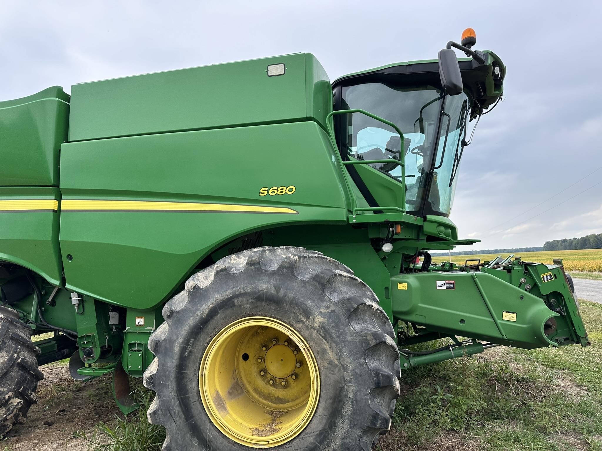 2012 John Deere S680 Combine